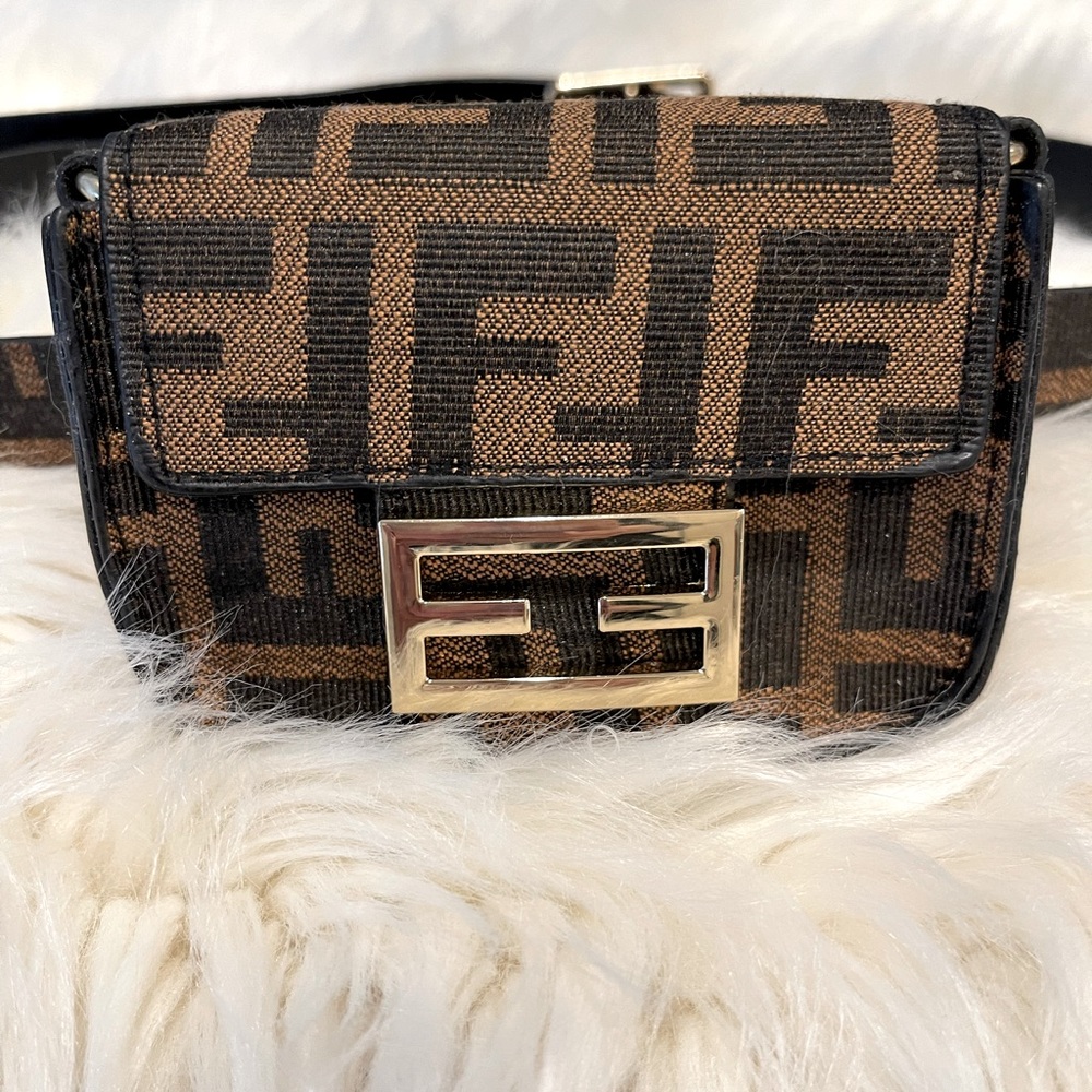 🤎 Brown Belt Bag (can also be used as a shoulder bag with gold chain).🤎